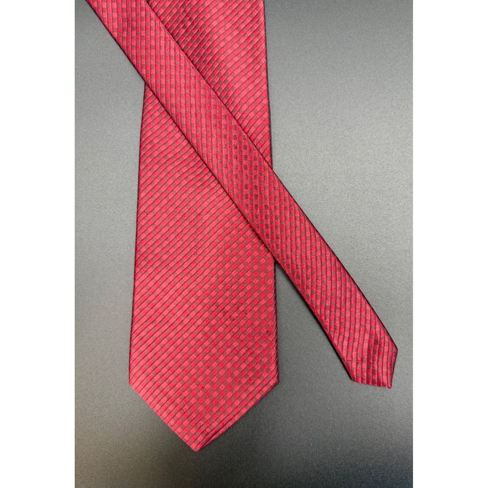 Resilio Mens Red Micro Check Silk Necktie Made in US Classic Formal Business Tie